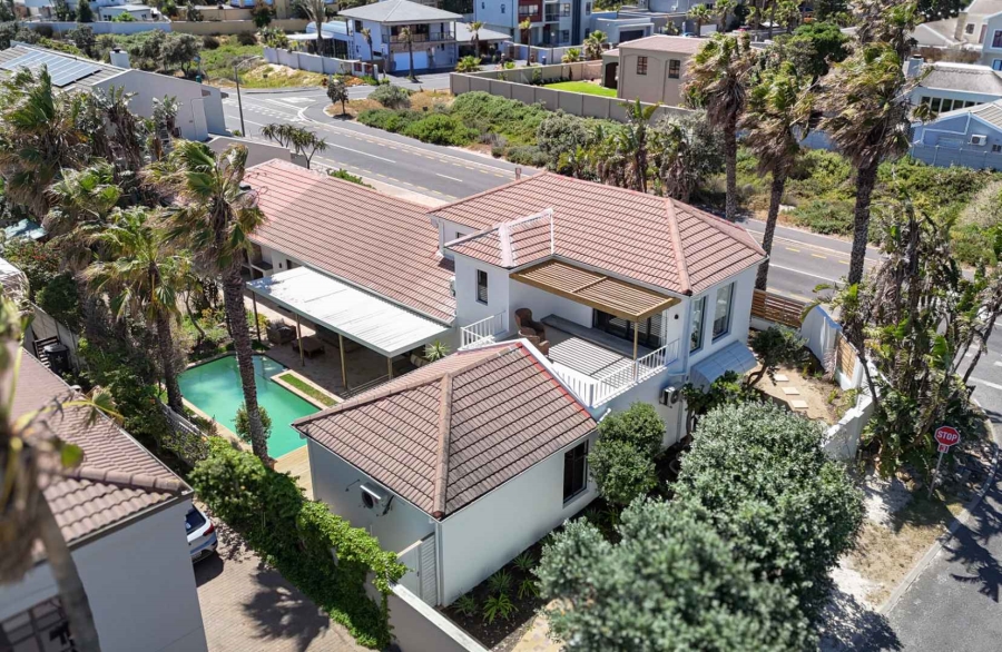 To Let 4 Bedroom Property for Rent in Sunset Beach Western Cape